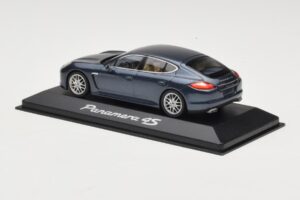 Porsche Panamera 970 4 Синьо Металик Minichamps 1:43 400068220 Метал — снимка 3 от 4