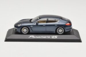 Porsche Panamera 970 4 Синьо Металик Minichamps 1:43 400068220 Метал