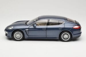Porsche Panamera 970 S Син Minichamps 1:18 WAP02100119 Метал — снимка 4 от 8