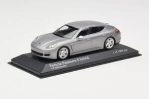 Porsche Panamera 970 S Hybrid Сребрист Minichamps 1:43 400068250 Метал — снимка 2 от 4