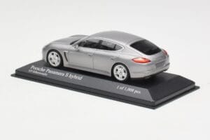 Porsche Panamera 970 S Hybrid Сребрист Minichamps 1:43 400068250 Метал — снимка 3 от 4