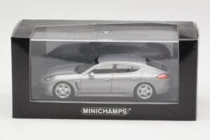 Porsche Panamera 970 S Hybrid Сребрист Minichamps 1:43 400068250 Метал — снимка 4 от 4