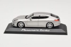 Porsche Panamera 970 Turbo Бежов Minichamps 1:43 WAP0200519 Метал