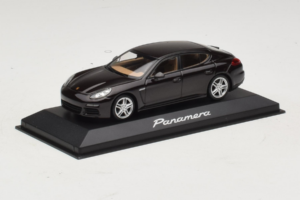 Porsche Panamera 970 Black Metallic Minichamps 1:43 WAP0203900E Метал — снимка 2 от 5