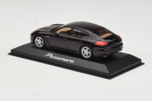 Porsche Panamera 970 Black Metallic Minichamps 1:43 WAP0203900E Метал — снимка 3 от 5