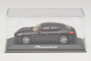 Porsche Panamera 970 Black Metallic Minichamps 1:43 WAP0203900E Метал — снимка 4 от 5