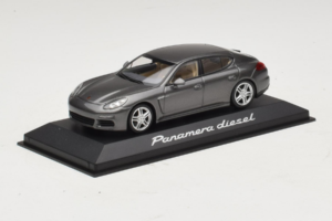 Porsche Panamera 970 Diesel Grey Metallic Minichamps 1:43 WAP0202300E Метал — снимка 2 от 4
