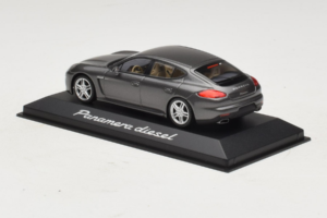 Porsche Panamera 970 Diesel Grey Metallic Minichamps 1:43 WAP0202300E Метал — снимка 3 от 4