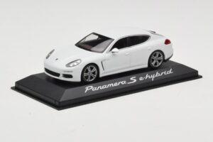 Porsche Panamera 970 S e-Hybrid Бял Minichamps 1:43 WAP0207200E Метал — снимка 2 от 3