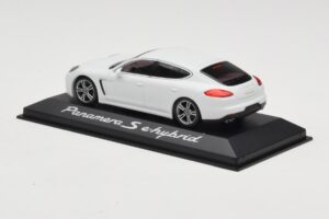 Porsche Panamera 970 S e-Hybrid Бял Minichamps 1:43 WAP0207200E Метал — снимка 3 от 3