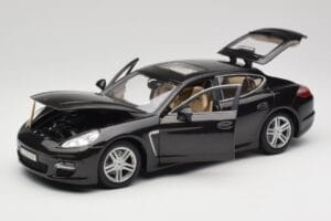 Porsche Panamera Turbo 970 Черен Maisto 1:18 36197 Метал — снимка 2 от 8