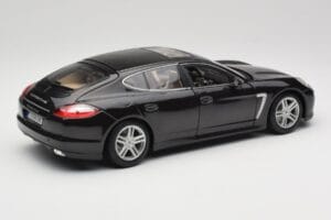 Porsche Panamera Turbo 970 Черен Maisto 1:18 36197 Метал — снимка 3 от 8