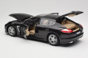 Porsche Panamera Turbo 970 Черен Maisto 1:18 36197 Метал — снимка 5 от 8