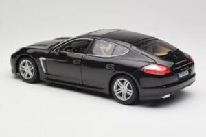 Porsche Panamera Turbo 970 Черен Maisto 1:18 36197 Метал — снимка 7 от 8