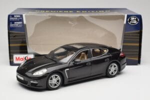 Porsche Panamera Turbo 970 Черен Maisto 1:18 36197 Метал — снимка 8 от 8