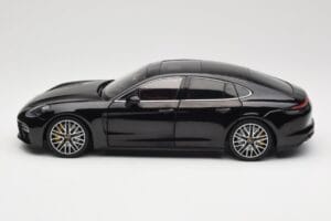 Porsche Panamera 971 Turbo S Черен Metallic Minichamps 1:18 113061076 Метал — снимка 4 от 8