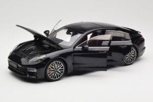 Porsche Panamera 971 Turbo S Синьо Metallic Minichamps 1:18 113061075 Метал — снимка 2 от 8