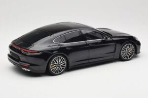 Porsche Panamera 971 Turbo S Синьо Metallic Minichamps 1:18 113061075 Метал — снимка 3 от 8