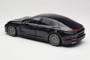 Porsche Panamera 971 Turbo S Синьо Metallic Minichamps 1:18 113061075 Метал — снимка 7 от 8