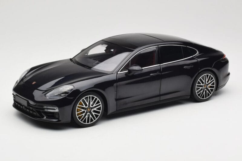 Porsche Panamera 971 Turbo S Синьо Metallic Minichamps 1:18 113061075 Метал