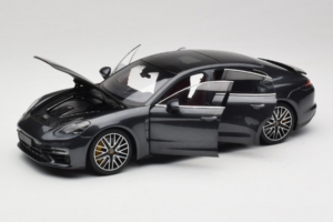 Porsche Panamera 971 Turbo S Grey Metallic Minichamps 1:18 113061073 Метал — снимка 2 от 8