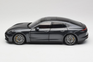Porsche Panamera 971 Turbo S Grey Metallic Minichamps 1:18 113061073 Метал — снимка 4 от 8