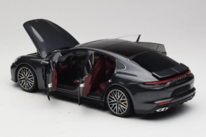 Porsche Panamera 971 Turbo S Grey Metallic Minichamps 1:18 113061073 Метал — снимка 5 от 8