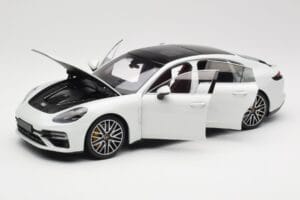 Porsche Panamera 971 Turbo S Бял Metallic Minichamps 1:18 113061074 Метал — снимка 2 от 8