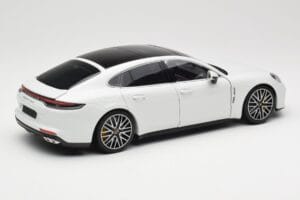 Porsche Panamera 971 Turbo S Бял Metallic Minichamps 1:18 113061074 Метал — снимка 3 от 8