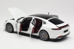 Porsche Panamera 971 Turbo S Бял Metallic Minichamps 1:18 113061074 Метал — снимка 5 от 8