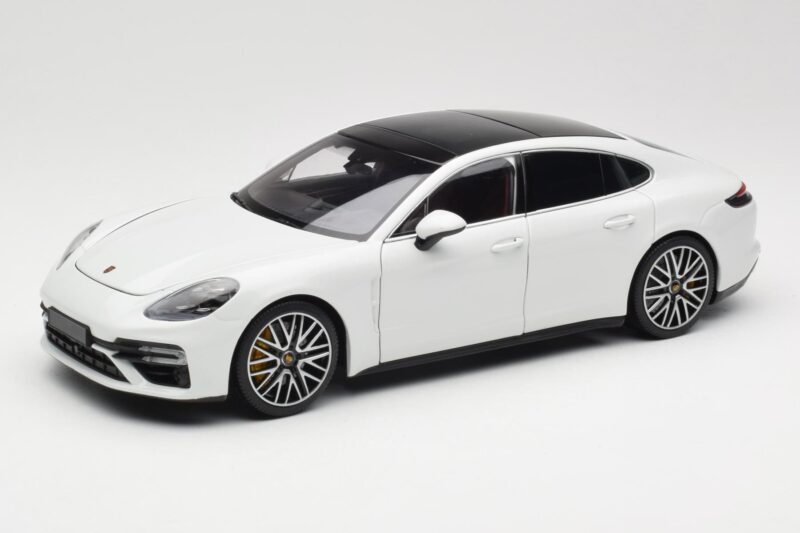 Porsche Panamera 971 Turbo S Бял Metallic Minichamps 1:18 113061074 Метал