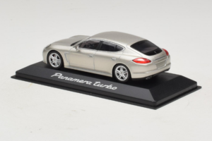 Porsche Panamera 970 Turbo Сребрист Minichamps 1:43 WAP02000519 Метал — снимка 3 от 5
