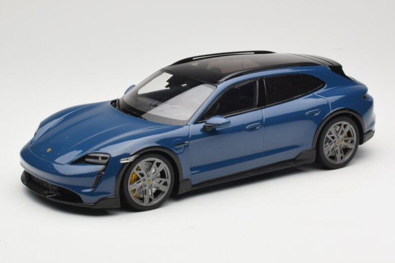 Porsche Taycan J1 Turbo S Cross Turismo Син Minichamps 1:18 155069301 Метал