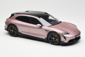 Porsche Taycan Turbo S Cross Turismo Металик Розово GT Spirit 1:18 GT440 Смола — снимка 4 от 6