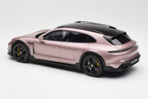 Porsche Taycan Turbo S Cross Turismo Металик Розово GT Spirit 1:18 GT440 Смола — снимка 5 от 6