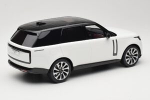 Land Rover Range Rover L460 P530 Autobiography Fuji White GT Spirit 1:18 GT533 Смола — снимка 2 от 6