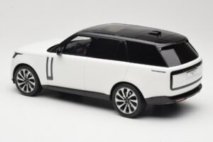 Land Rover Range Rover L460 P530 Autobiography Fuji White GT Spirit 1:18 GT533 Смола — снимка 5 от 6