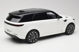 Range Rover Sport L461 P510e Fuji White GT Spirit 1:12 GT553 Смола — снимка 2 от 6