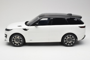 Range Rover Sport L461 P510e Fuji White GT Spirit 1:12 GT553 Смола — снимка 3 от 6