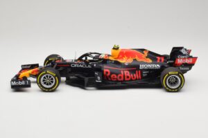 Red Bull Racing Honda RB16B #11 S. Perez Mexican GP 2021 Minichamps 1:18 110211911 Метал — снимка 3 от 6