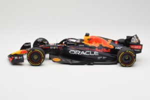 Red Bull Racing RB18 #1 M. Verstappen Winner Miami GP 2022 Minichamps 1:18 110220501 Метал — снимка 3 от 6