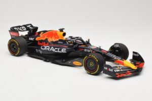 Red Bull Racing RB18 #1 M. Verstappen Winner Miami GP 2022 Minichamps 1:18 110220501 Метал — снимка 4 от 6