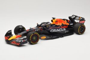 Red Bull Racing RB18 #1 M. Verstappen Winner Miami GP 2022 Minichamps 1:18 110220501 Метал