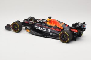 Red Bull Racing RB18 #1 M. Verstappen Winner Miami GP 2022 Minichamps 1:18 110220501 Метал — снимка 5 от 6