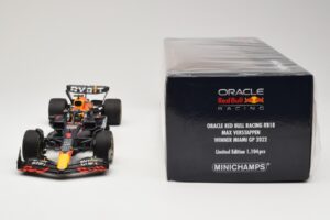 Red Bull Racing RB18 #1 M. Verstappen Winner Miami GP 2022 Minichamps 1:18 110220501 Метал — снимка 6 от 6
