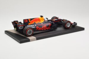 Red Bull Racing Tag Heuer RB13 #3 D. Ricciardo 3rd Place Malaysian GP 2017 Minichamps 1:18 117171503 Метал — снимка 3 от 6