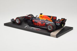 Red Bull Racing Tag Heuer RB13 #3 D. Ricciardo 3rd Place Malaysian GP 2017 Minichamps 1:18 117171503 Метал — снимка 5 от 6