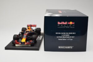 Red Bull Racing Tag Heuer RB13 #3 D. Ricciardo 3rd Place Malaysian GP 2017 Minichamps 1:18 117171503 Метал — снимка 6 от 6