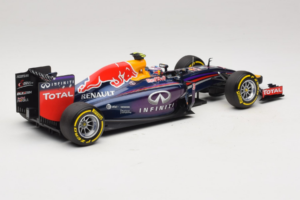 Red Bull RB10 Renault #3 D. Ricciardo Infiniti Red Bull Racing Showcar 2014 Minichamps 1:18 110140003 Метал — снимка 2 от 6