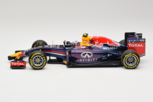 Red Bull RB10 Renault #3 D. Ricciardo Infiniti Red Bull Racing Showcar 2014 Minichamps 1:18 110140003 Метал — снимка 3 от 6